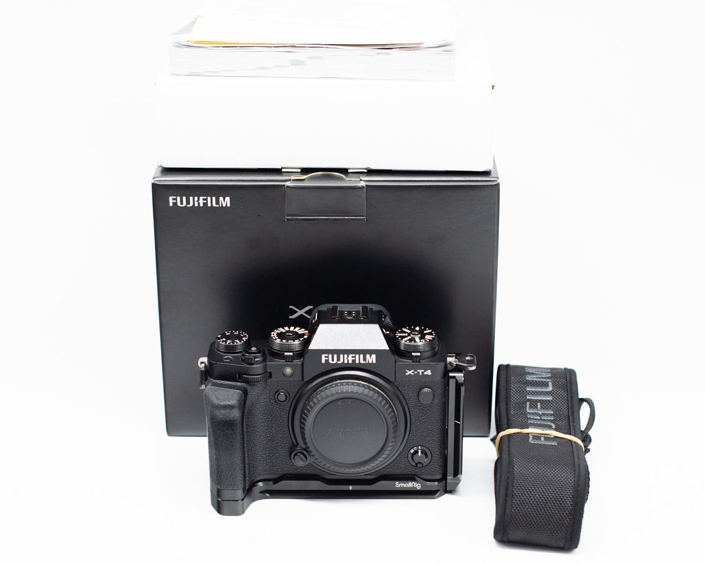 FUJIFILM X-T4 Mirrorless Body Black w/Bracket Mint in Box 2BQ05360 (Second Hand)