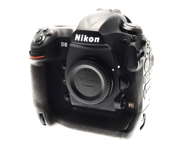 Nikon D5 XQD Digital SLR Camera Body with Box Charger Battery and Manual [SC 139000] (Second Hand)